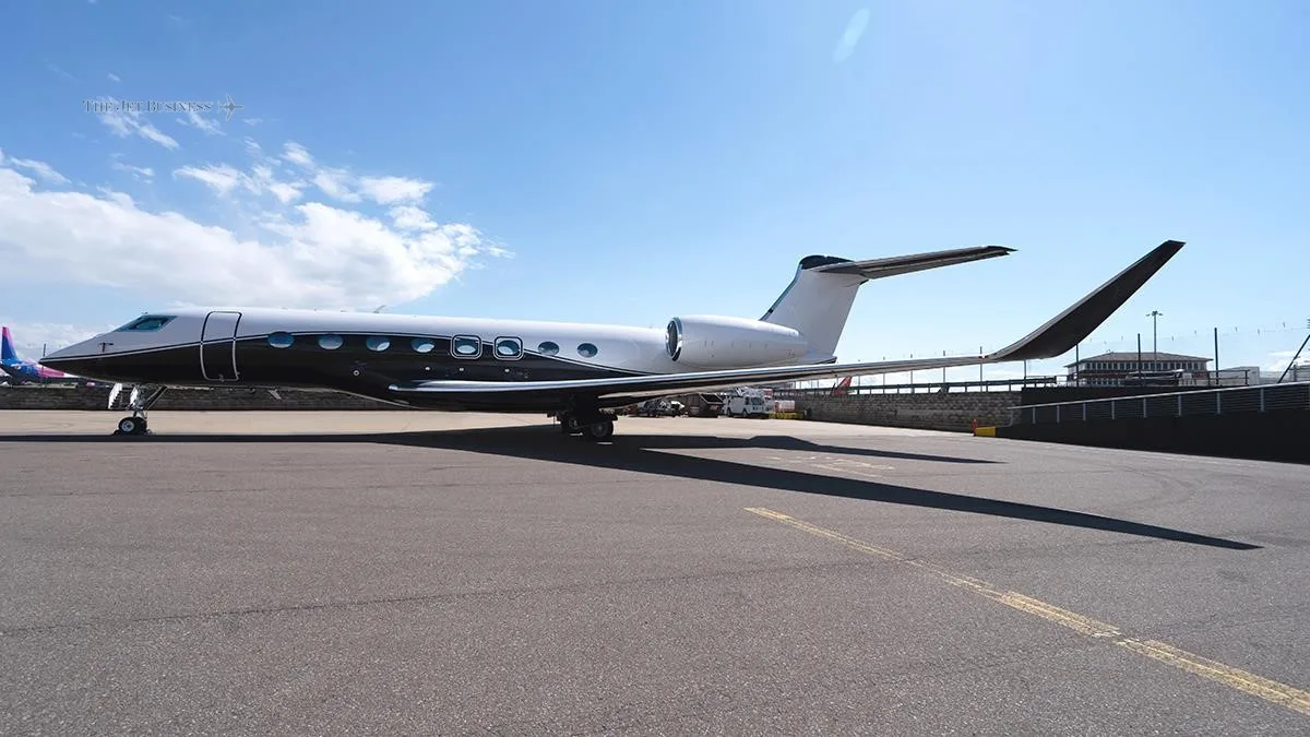Exterior view of a 2019 GULFSTREAM G650ER, T7-ACP.