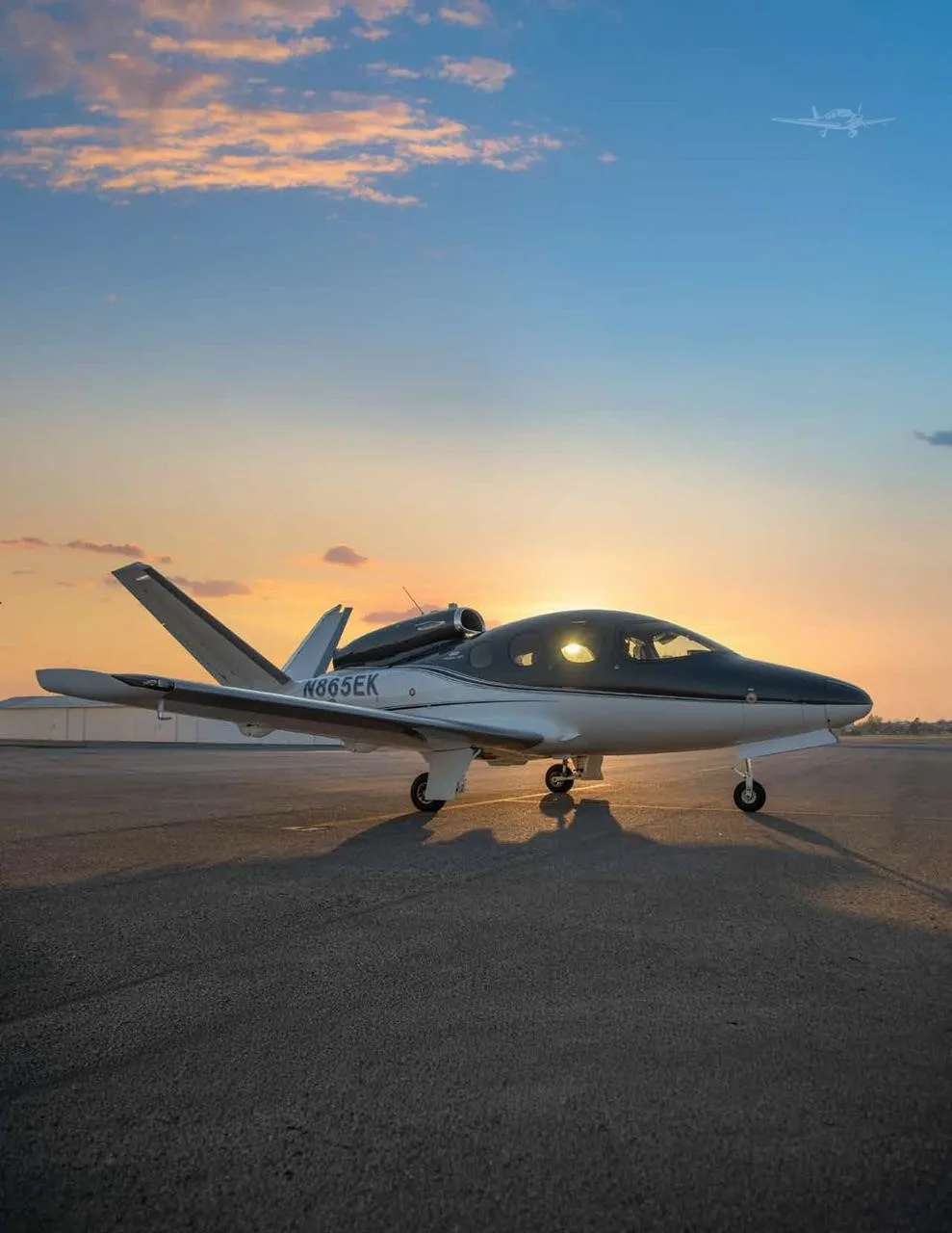 Exterior view of a 2019 CIRRUS VISION SF50, N865EK.