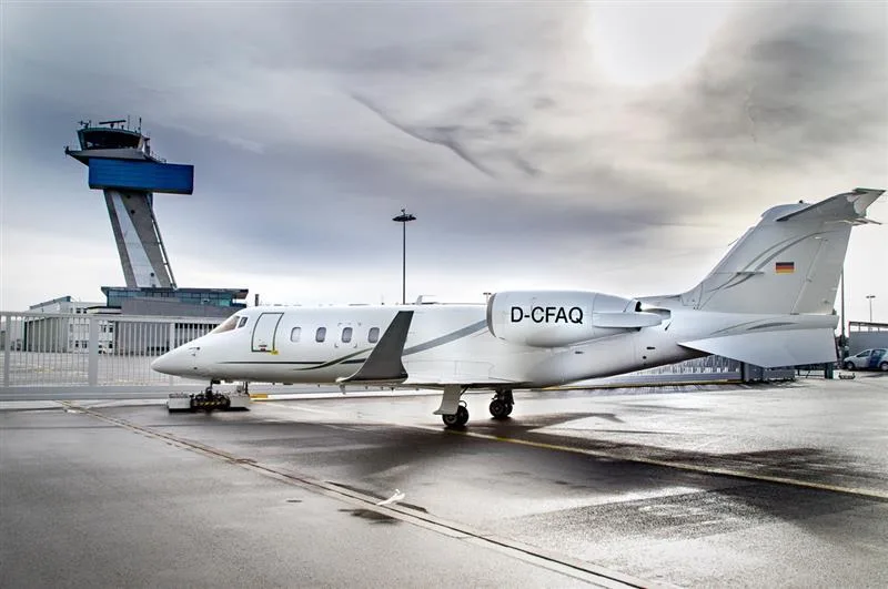 Exterior view of a 2002 Gulfstream #.