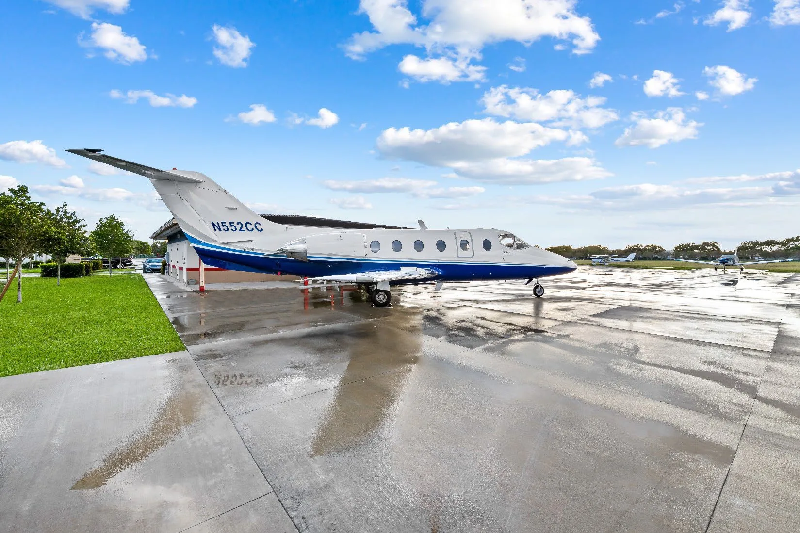 Exterior view of a 1998 Hawker Beechjet 400A.