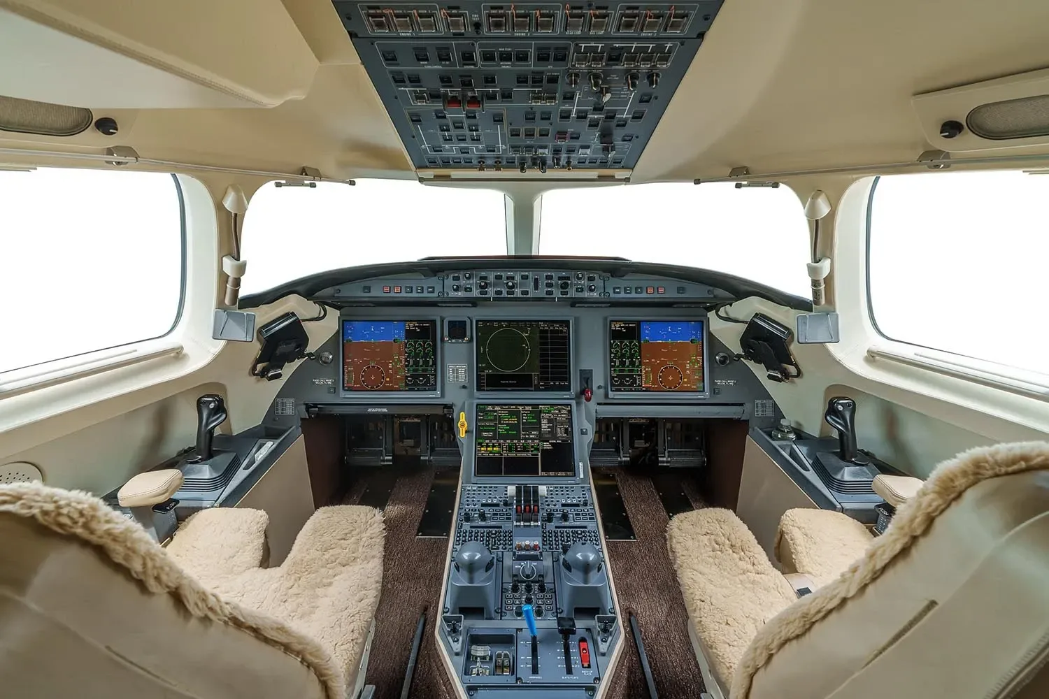 Cockpit and instrument panel of a 2014 Dassault Falcon 7X.