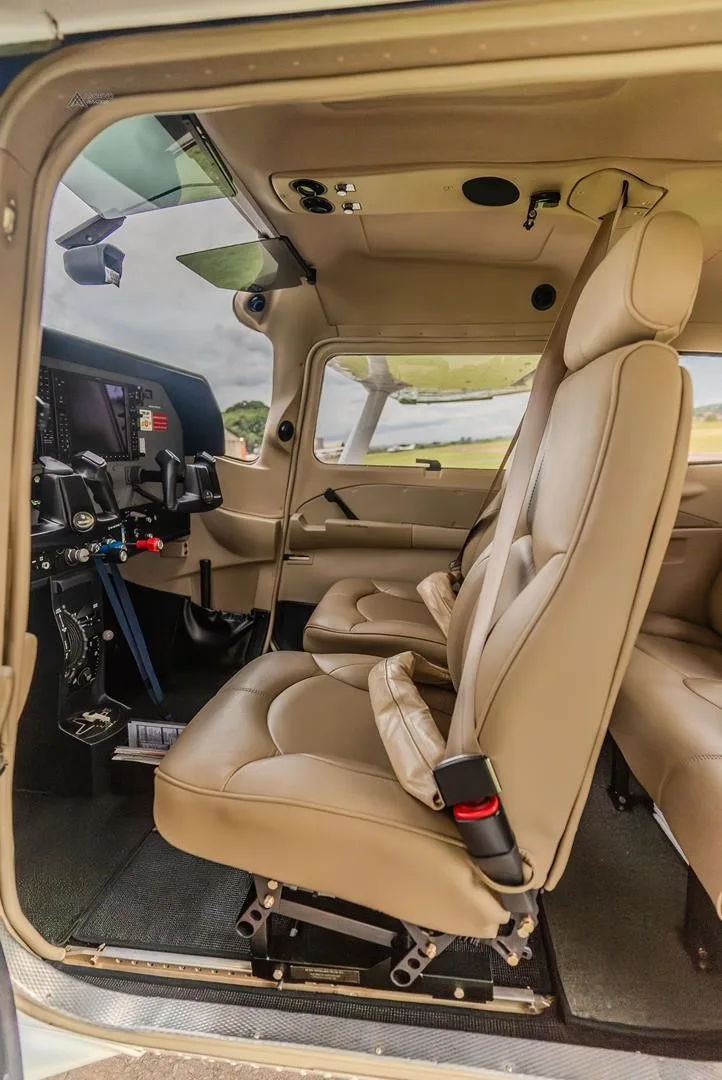 Cabin interior of a 2018 CESSNA 182T SKYLANE.