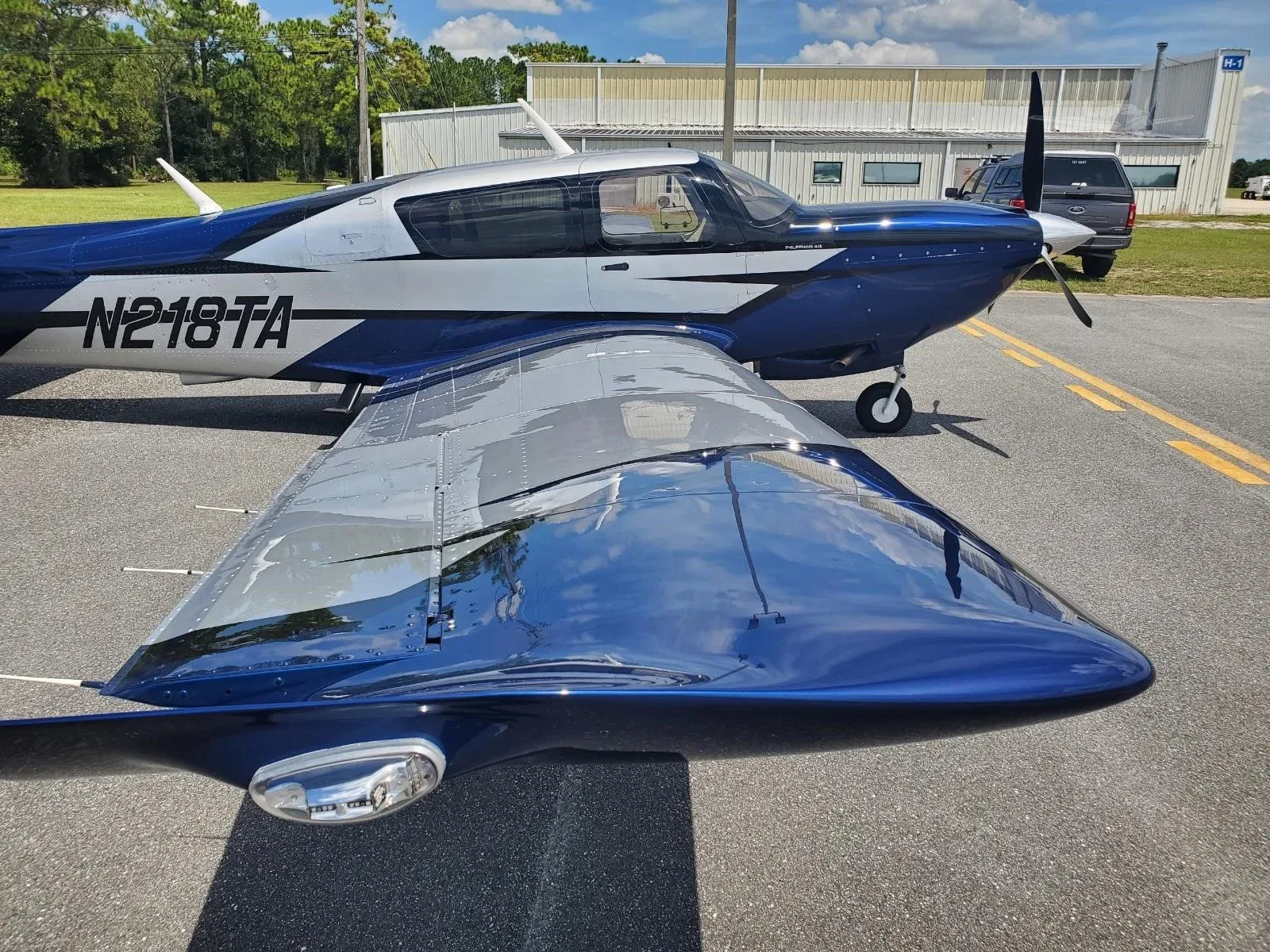 Exterior view of a 2019 MOONEY ACCLAIM ULTRA, N218TA.