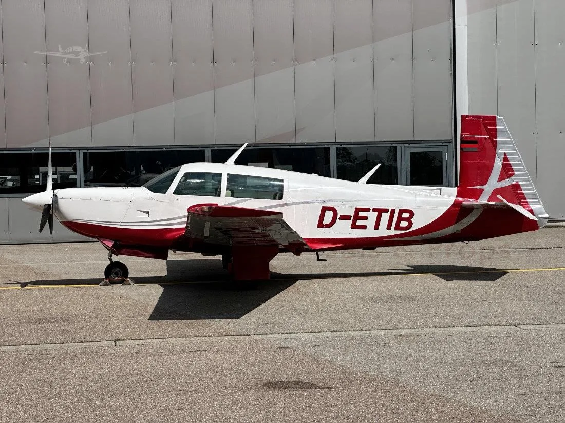 Exterior view of a 1980 MOONEY M20K 231, D-ETIB.
