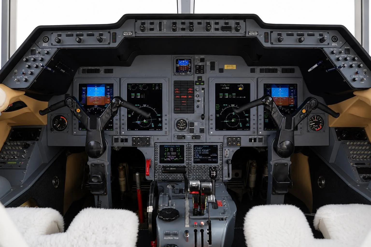 Cockpit and instrument panel of a 2002 HAWKER 800XP.