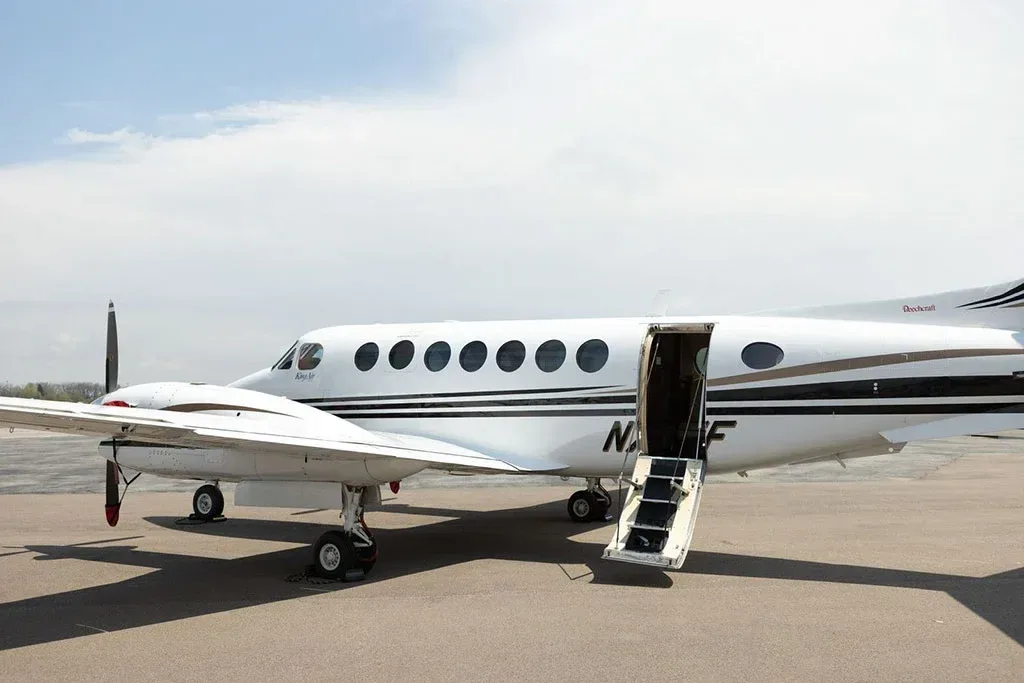 Exterior view of a 2003 Beechcraft King Air, FL-370.