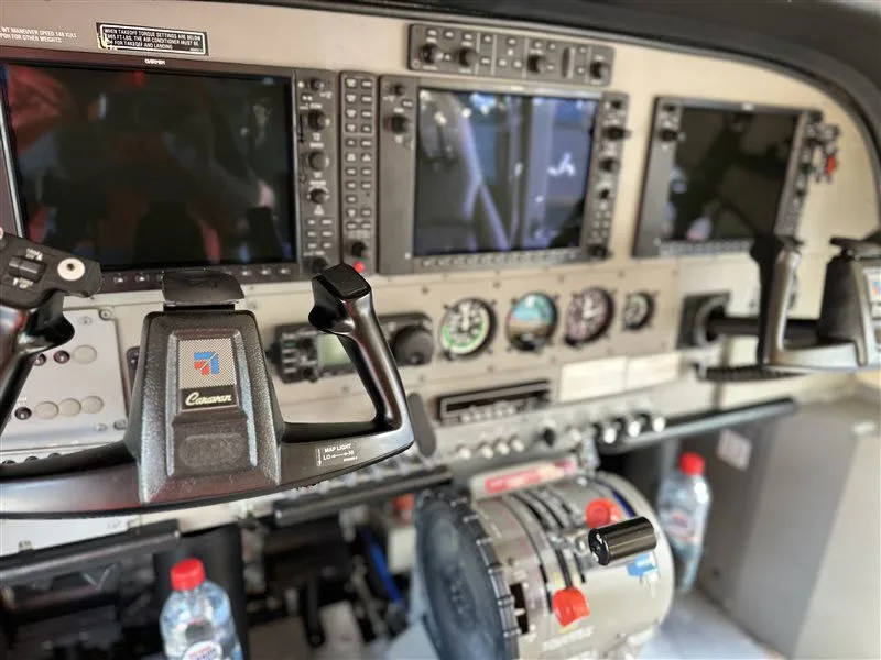 Avionics suite of a 2008 Cessna 208B Grand Caravan.