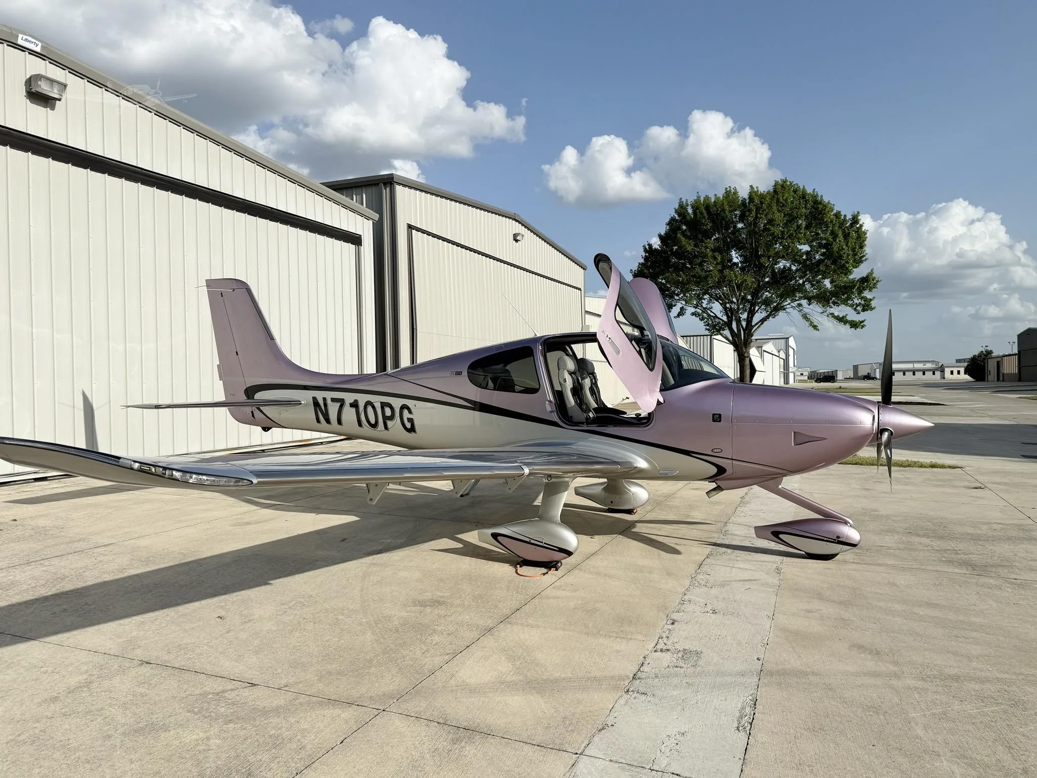 Marketing image of a 2024 CIRRUS SR22-G7.