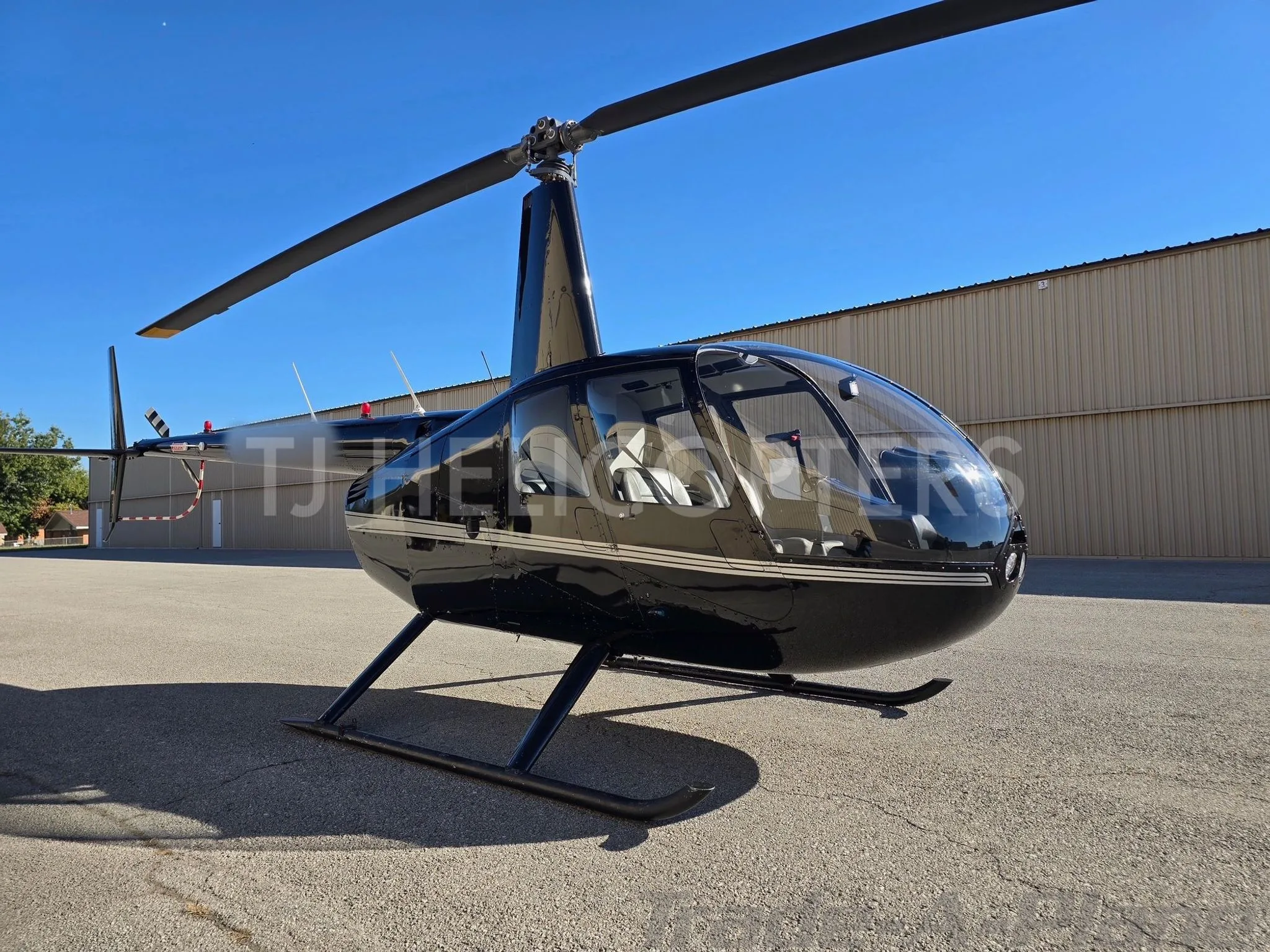 Exterior view of a 2007 ROBINSON R44 RAVEN II.