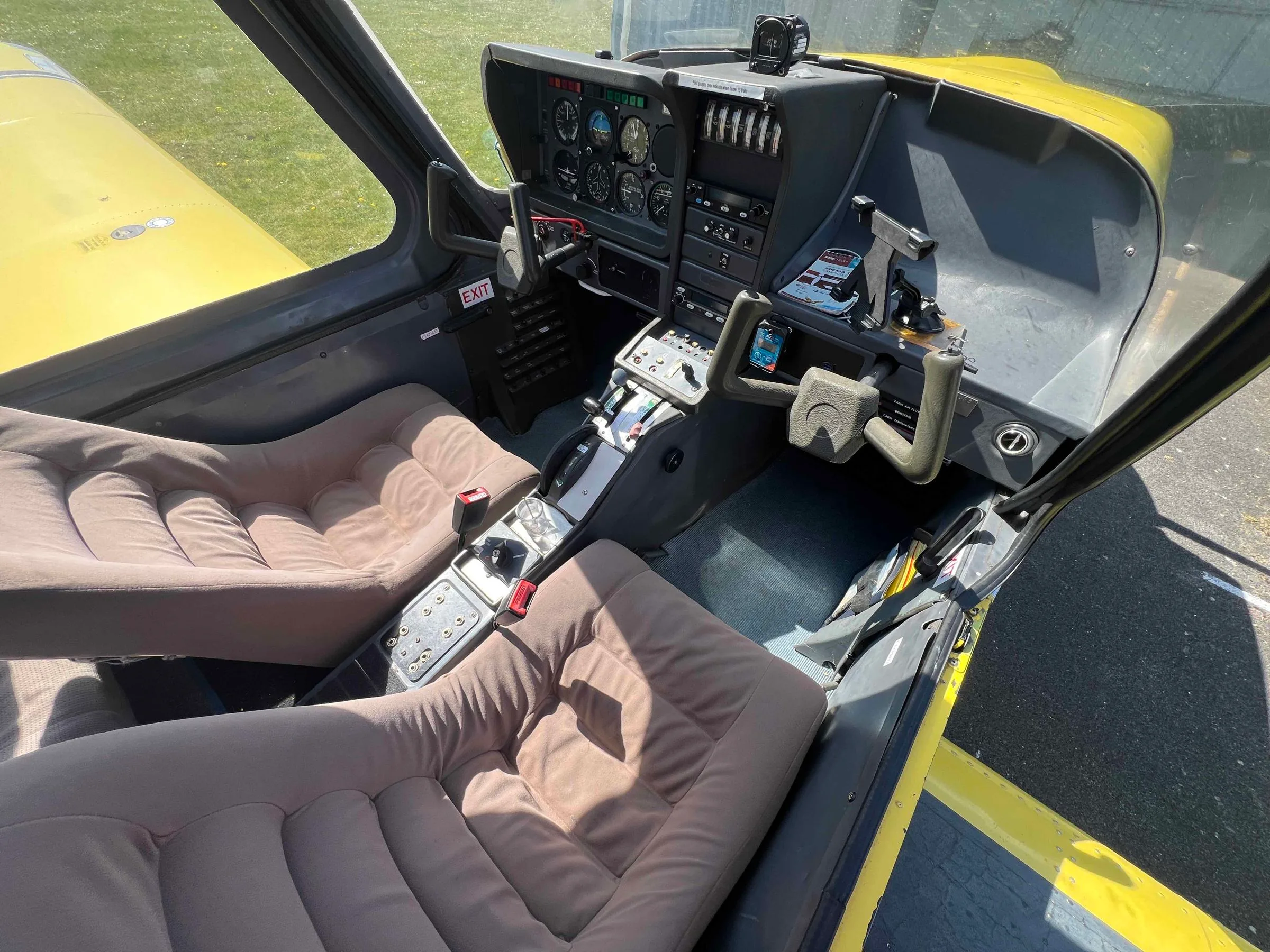 Cockpit and instrument panel of a 1989 Socata TB-9 Tampico.