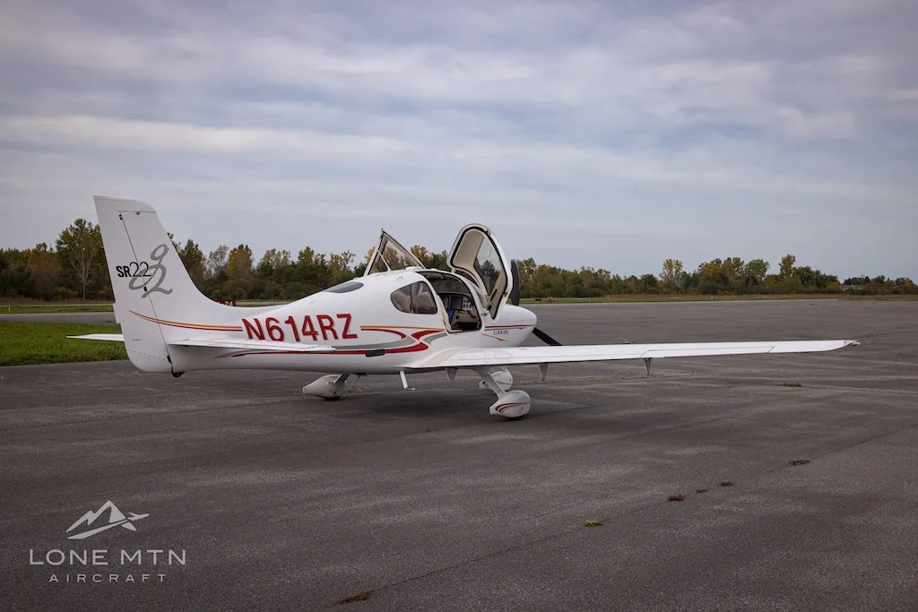 Exterior view of a 2004 Cirrus SR22 G2.