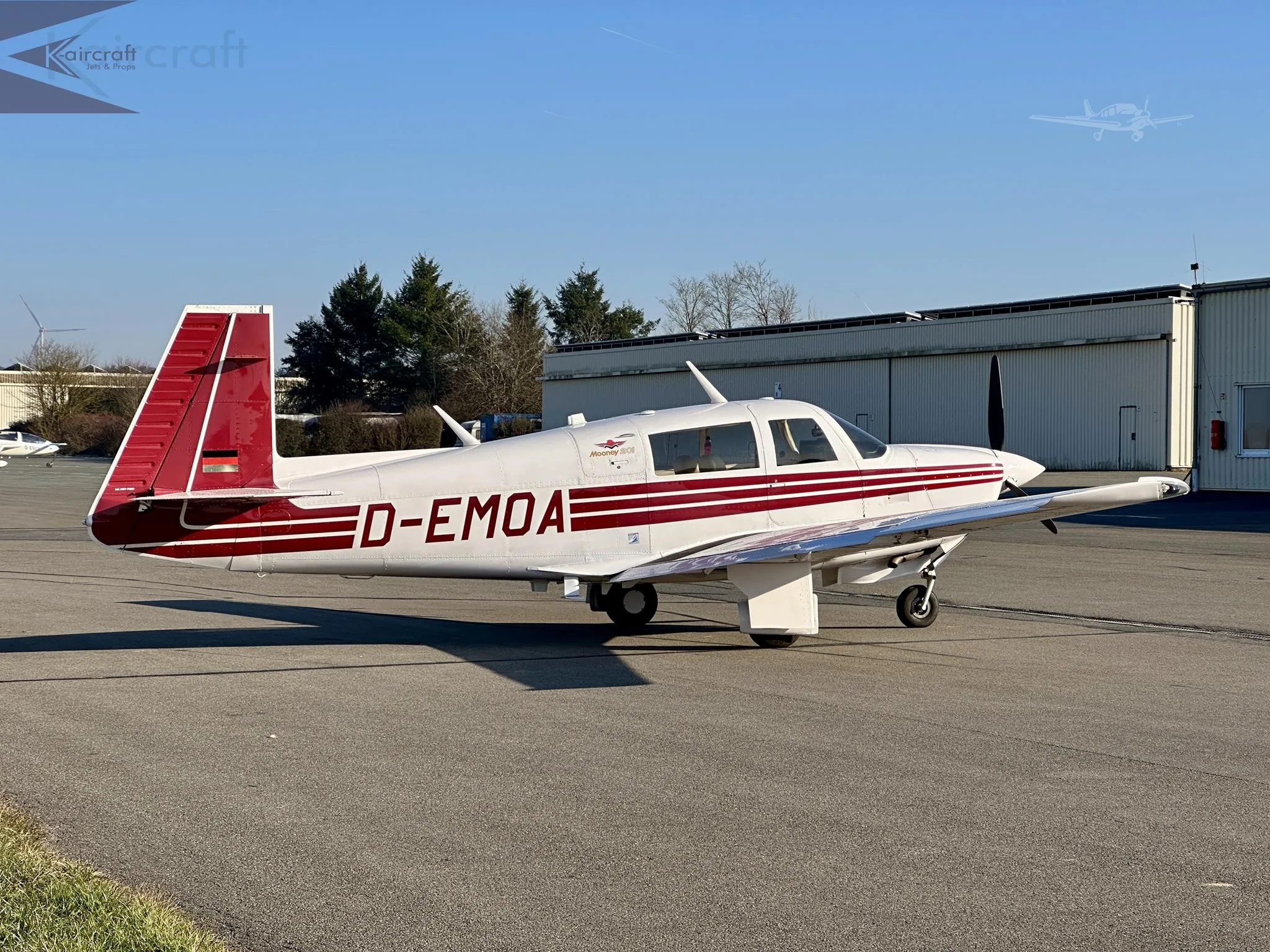 Exterior view of a 1988 MOONEY M20J 201, D-EMOA.