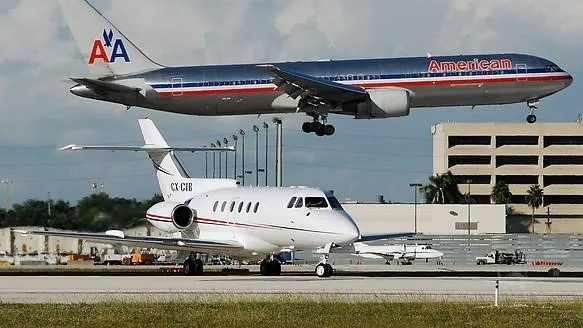 Exterior view of a 1979 HAWKER 700A, CX-CIB.