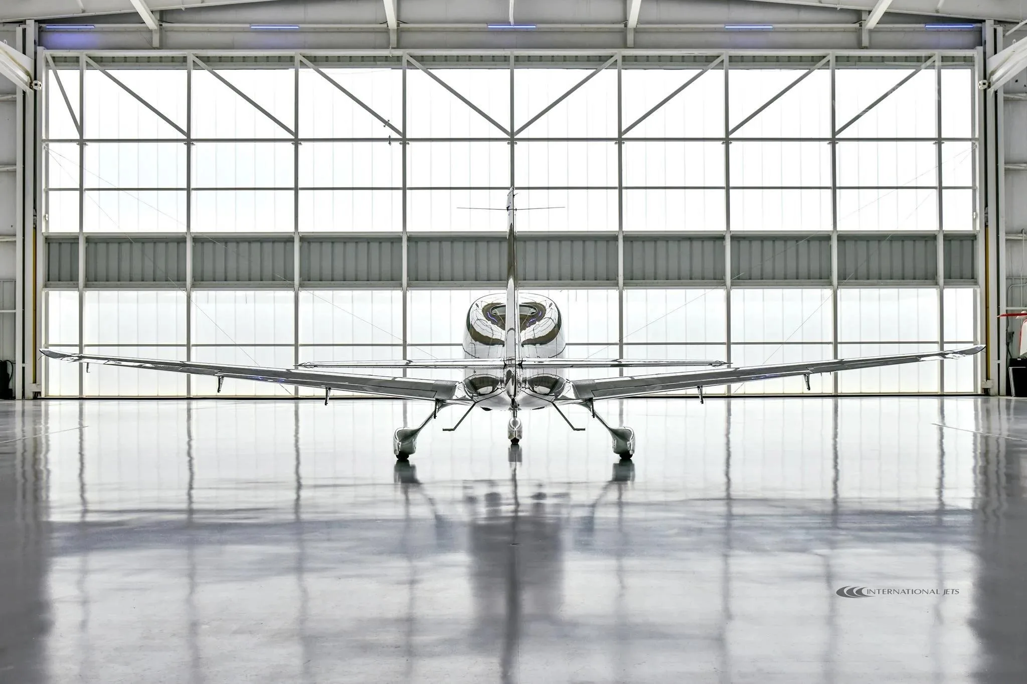 Exterior view of a 2023 CIRRUS SR20-G6, N433KA.