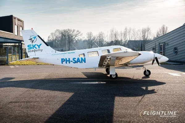 Exterior view of a 1983 Piper Seneca III, PH-SAN.