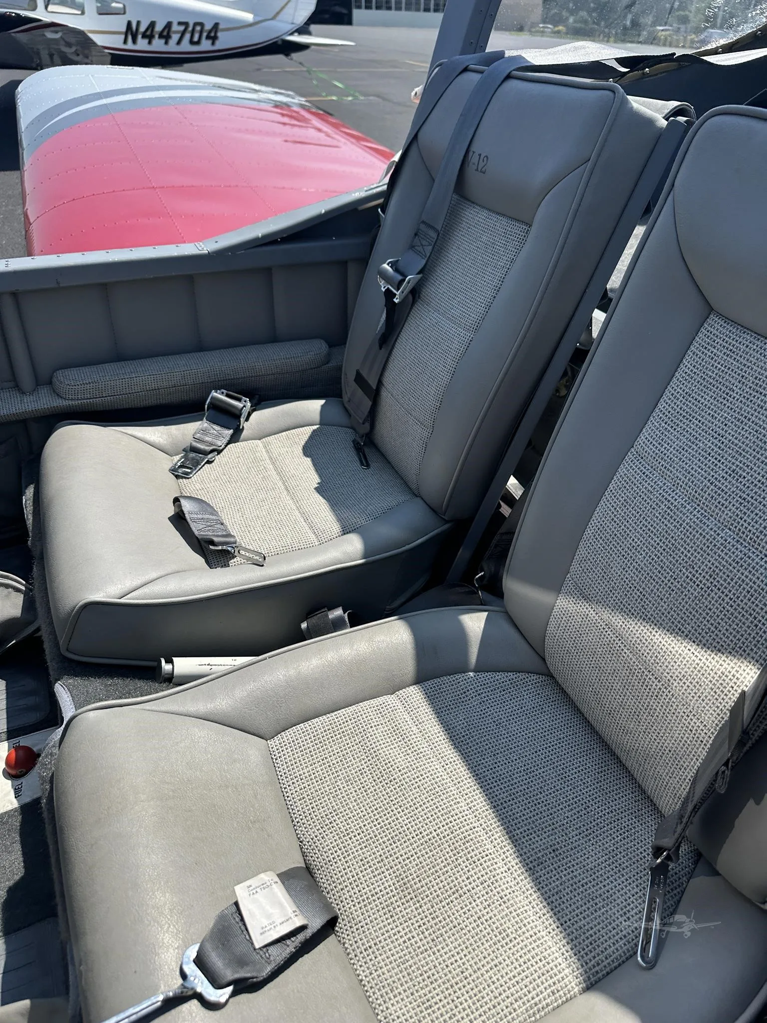 Exterior view of a 2019 VANS RV-12, N350UL.