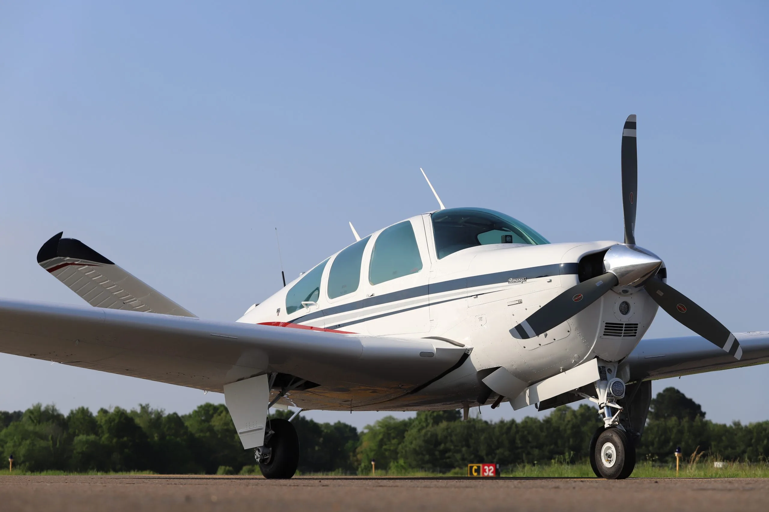Exterior view of a 1978 Beechcraft V35B BONANZA.