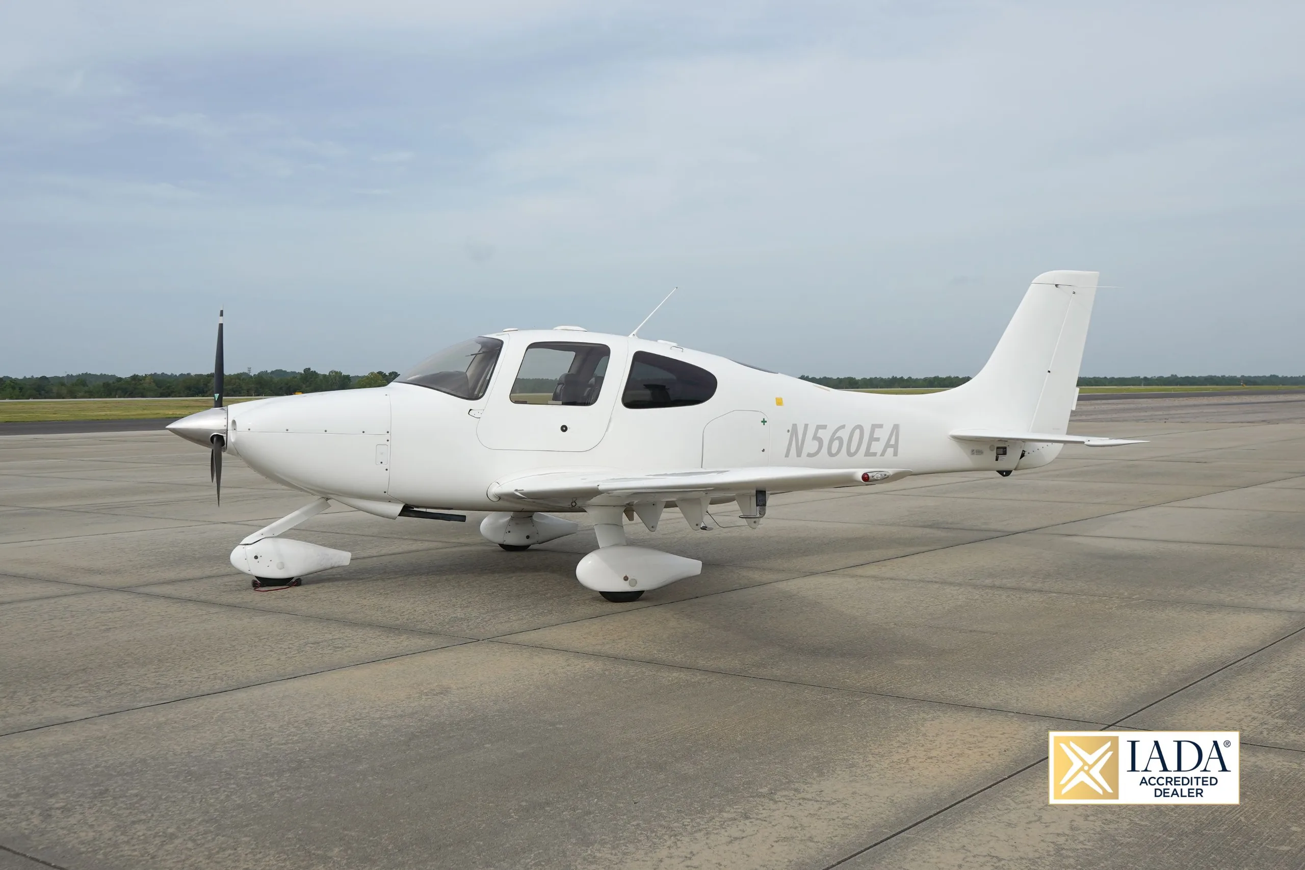 Cockpit and instrument panel of a 2005 Cirrus SR20 G2.