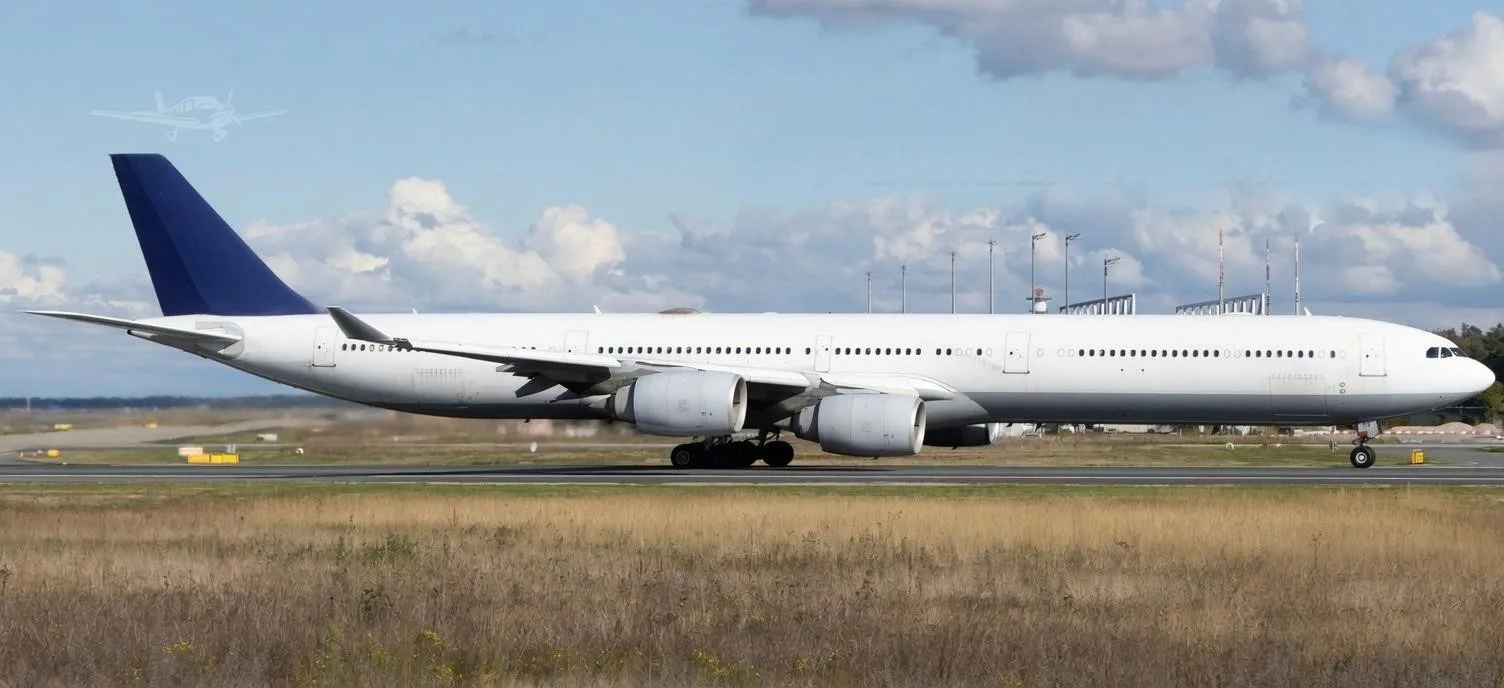 Exterior view of a 2008 AIRBUS A340, N3406C.