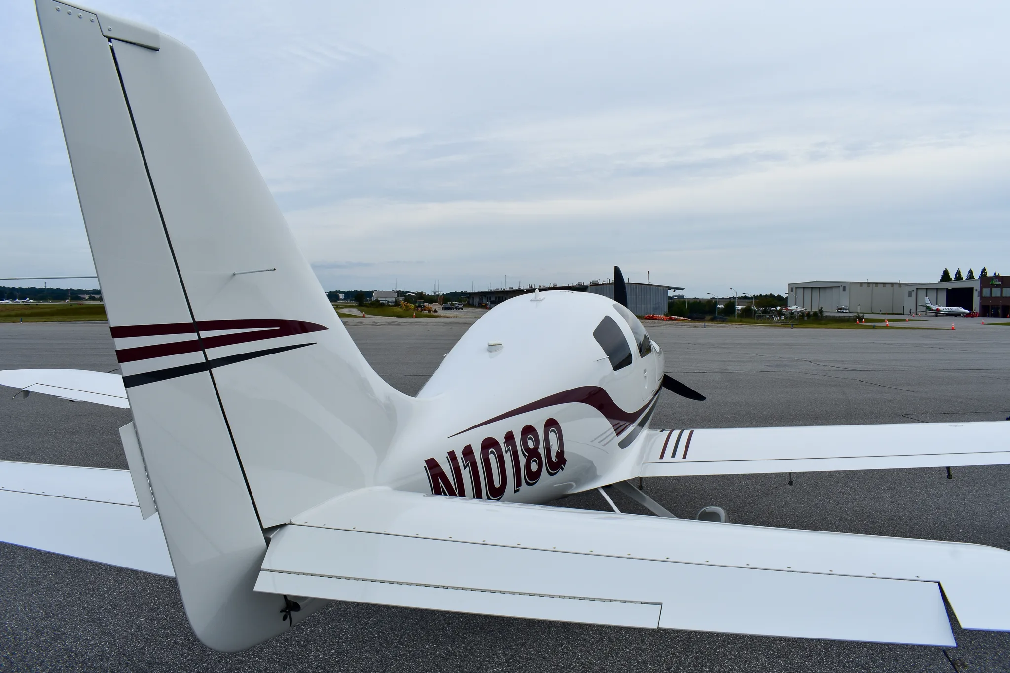 Exterior view of a 2009 Cessna 350, N1018Q.