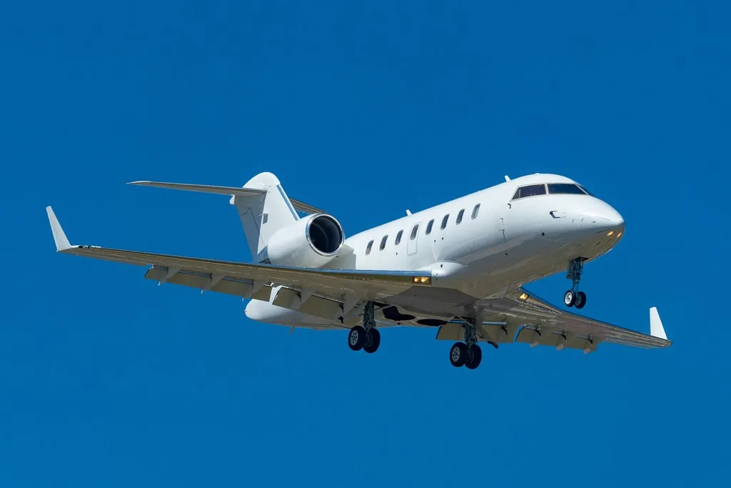 Exterior view of a 2012 Bombardier CHALLENGER 605.