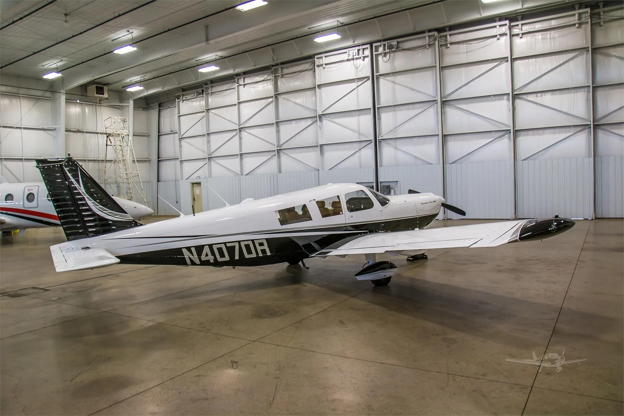 Exterior view of a 1967 PIPER CHEROKEE 6/300, N4070R.