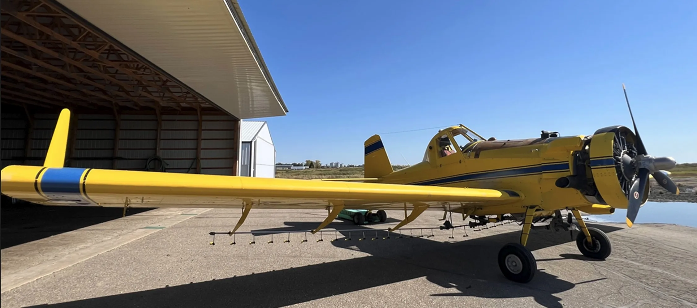 Exterior view of a 1990 Air Tractor AT-401, N4513W.