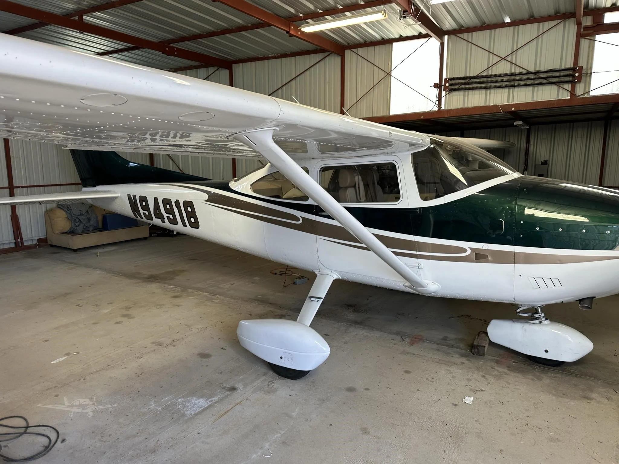 Exterior view of a 1978 CESSNA 182Q SKYLANE, N94918.