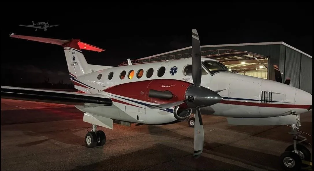 Exterior view of a 1991 BEECHCRAFT KING AIR B200, N818FW.