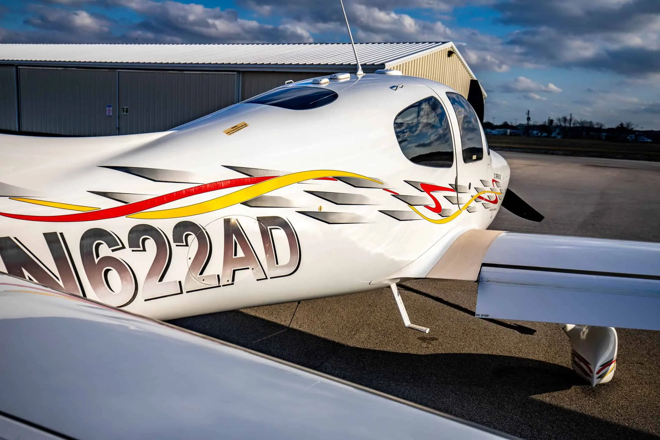 Exterior view of a 2007 Cirrus SR22 TN SE, N622AD.