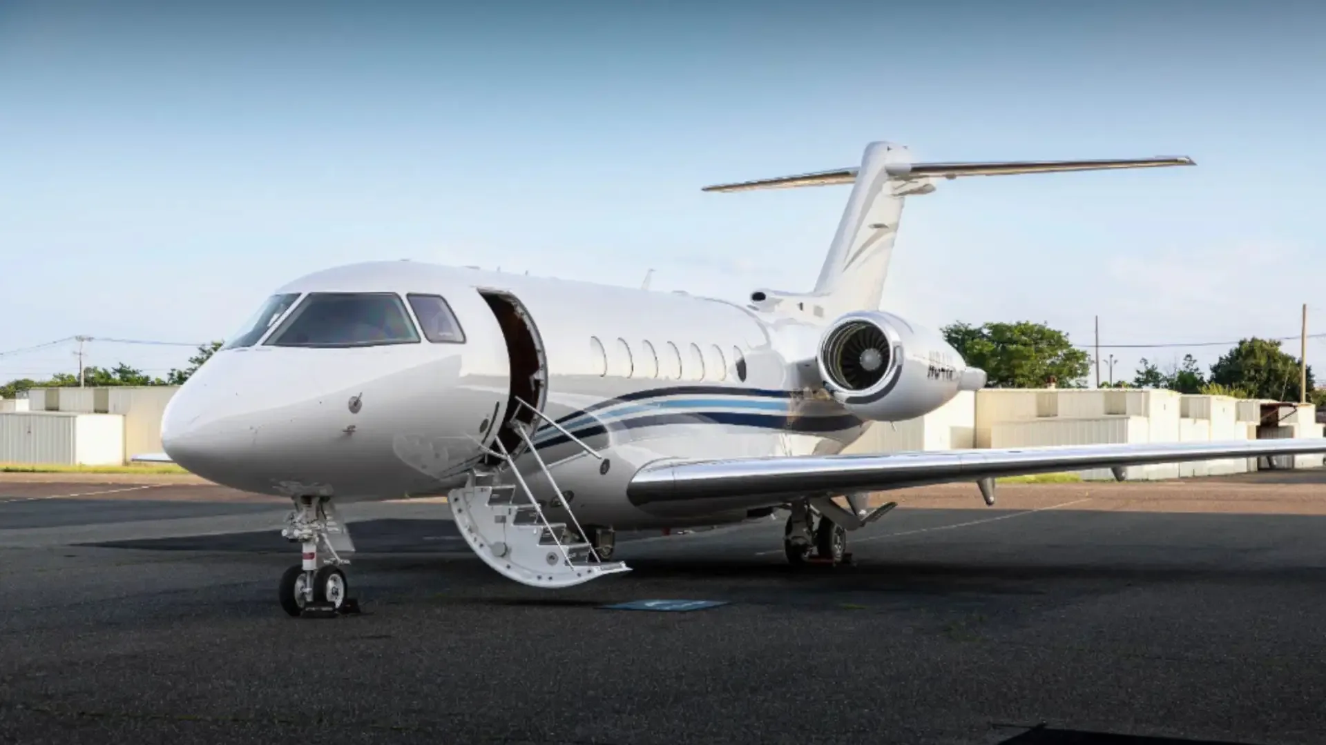 Exterior view of a Hawker 4000.