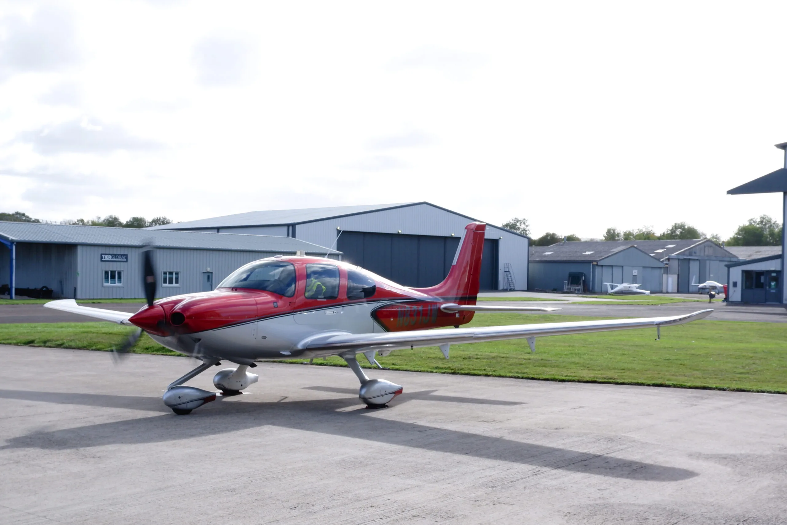 Exterior view of a 2022 Cirrus SR22T G6.
