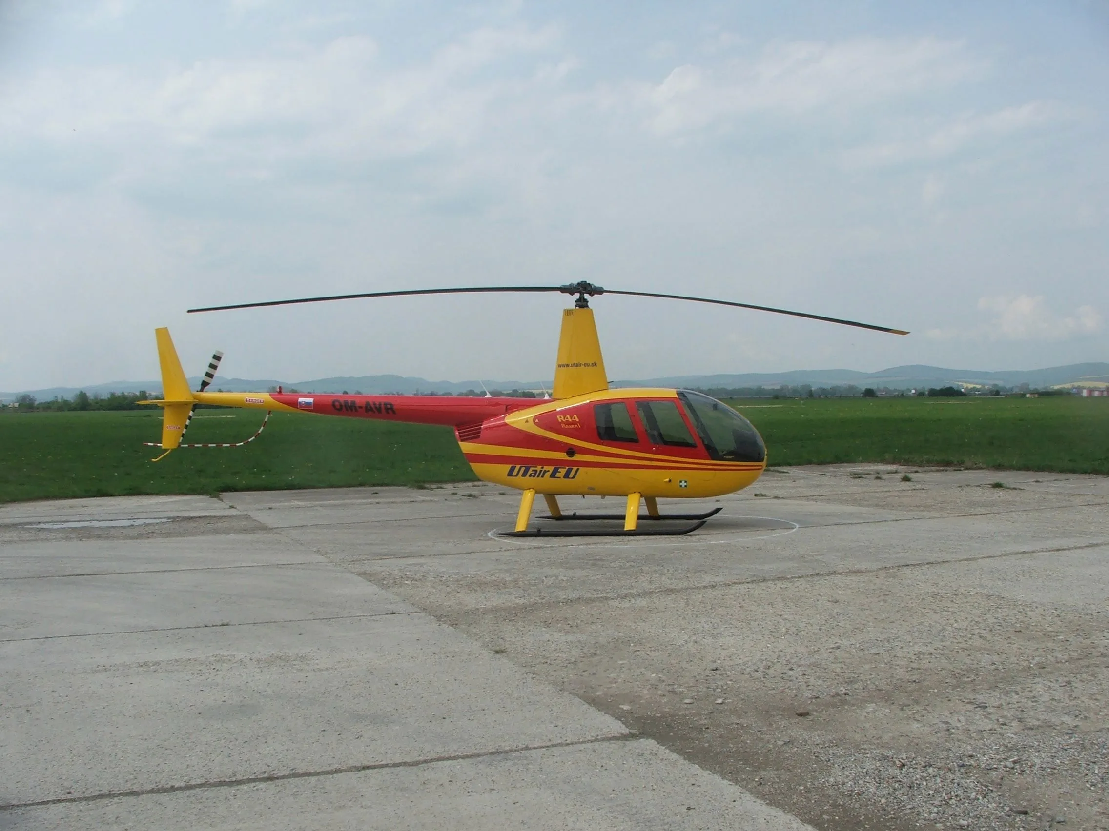 Exterior view of a 2010 Robinson R44 Raven I.
