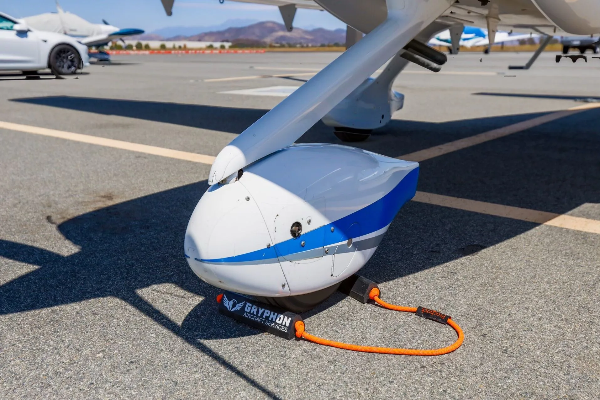 Exterior view of a 2016 Cirrus SR20-G3, N966RK.
