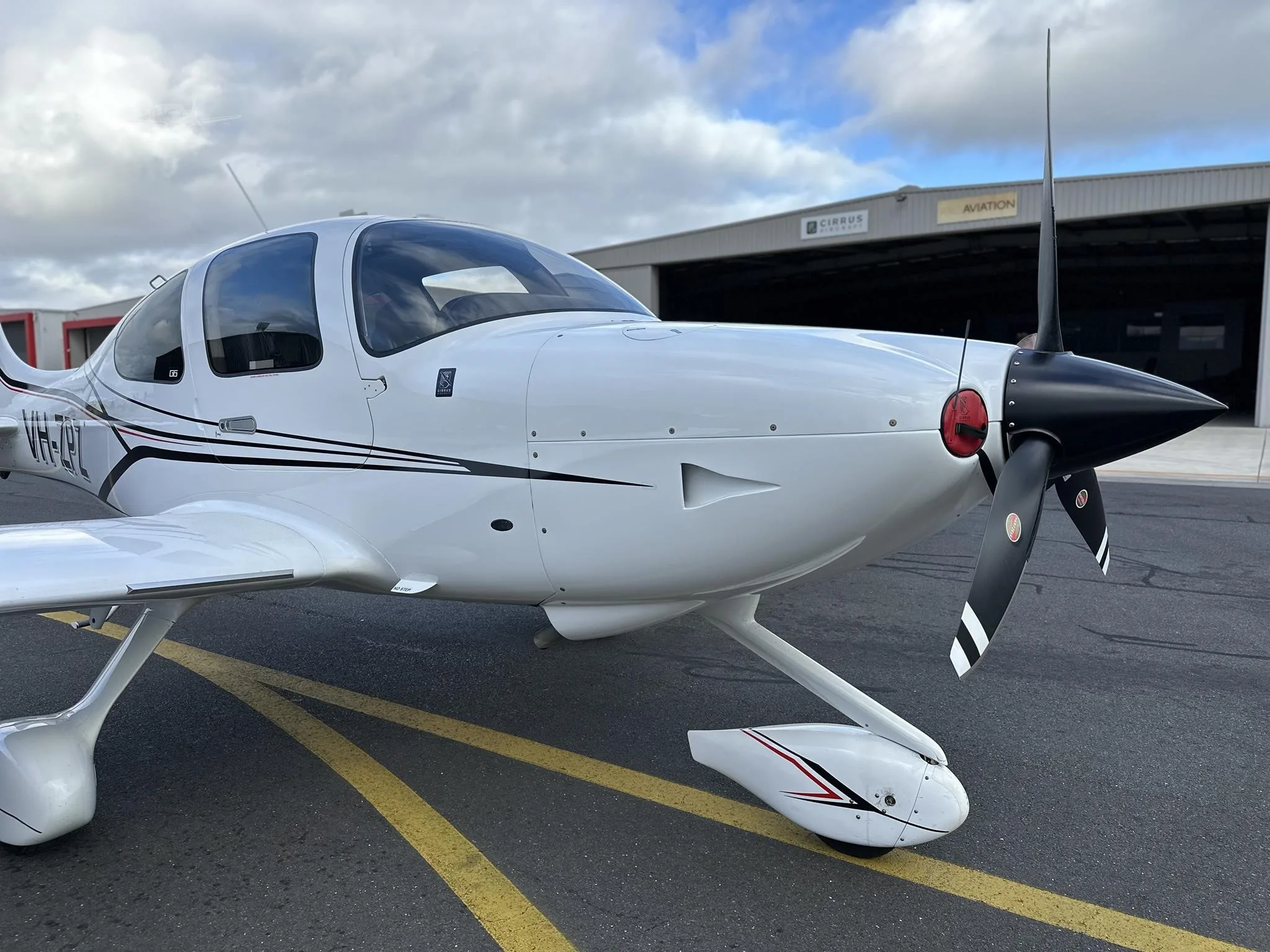 Exterior view of a 2017 CIRRUS SR20-G6, VH-ZPZ.
