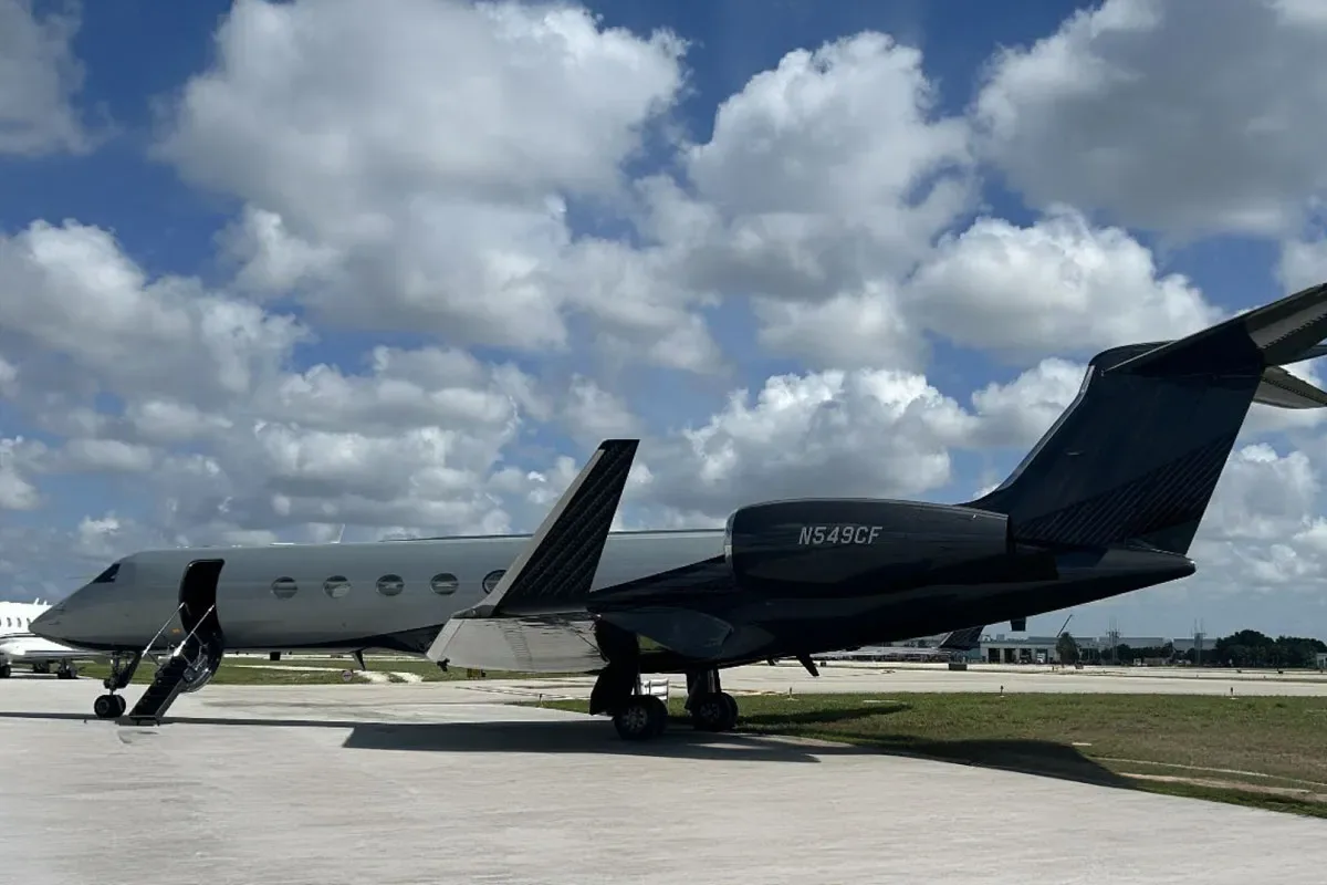 Exterior view of a 1997 Gulfstream GV.