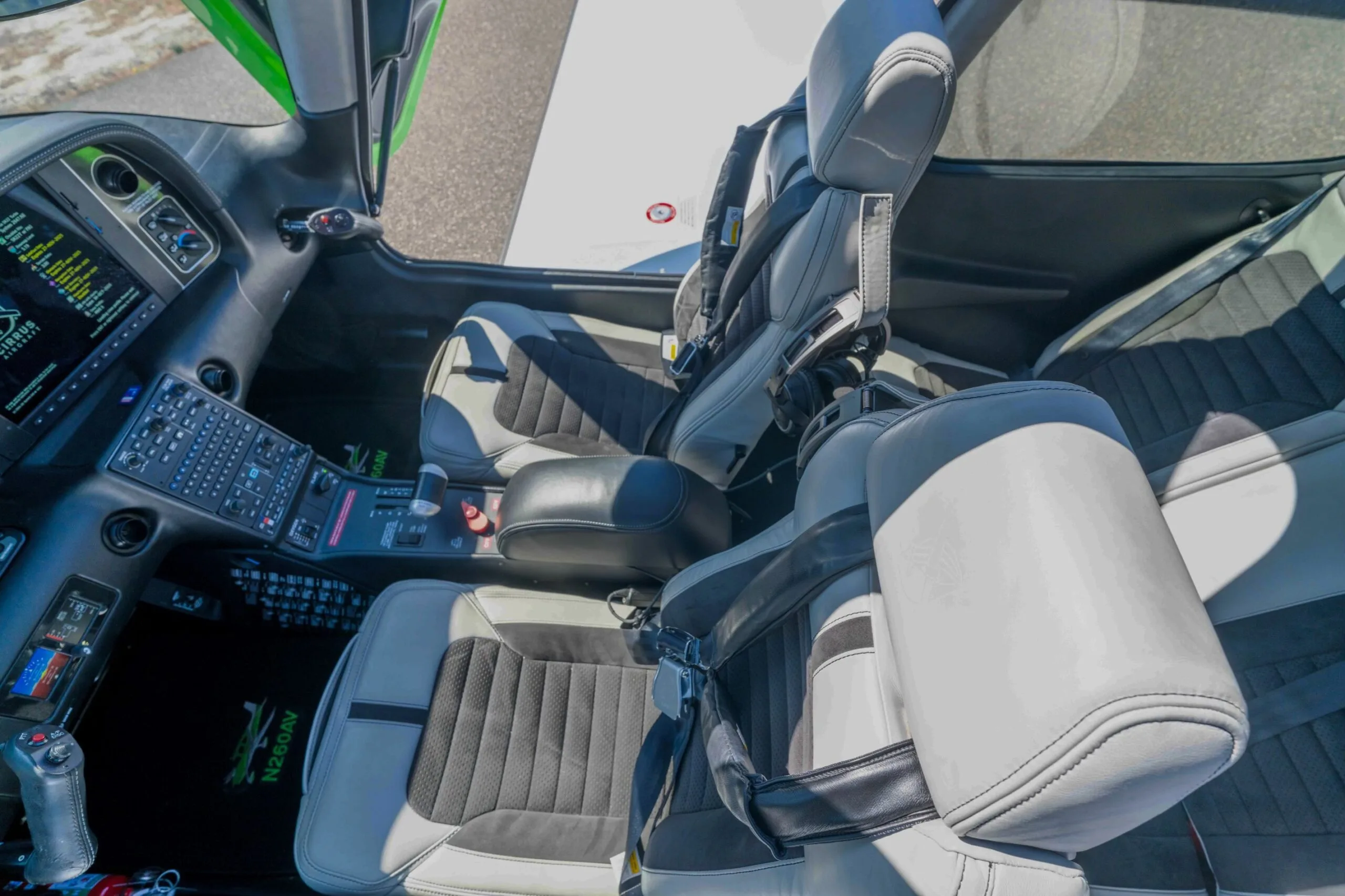 Cockpit and instrument panel of a 2018 Cirrus SR22-G6 TURBO.