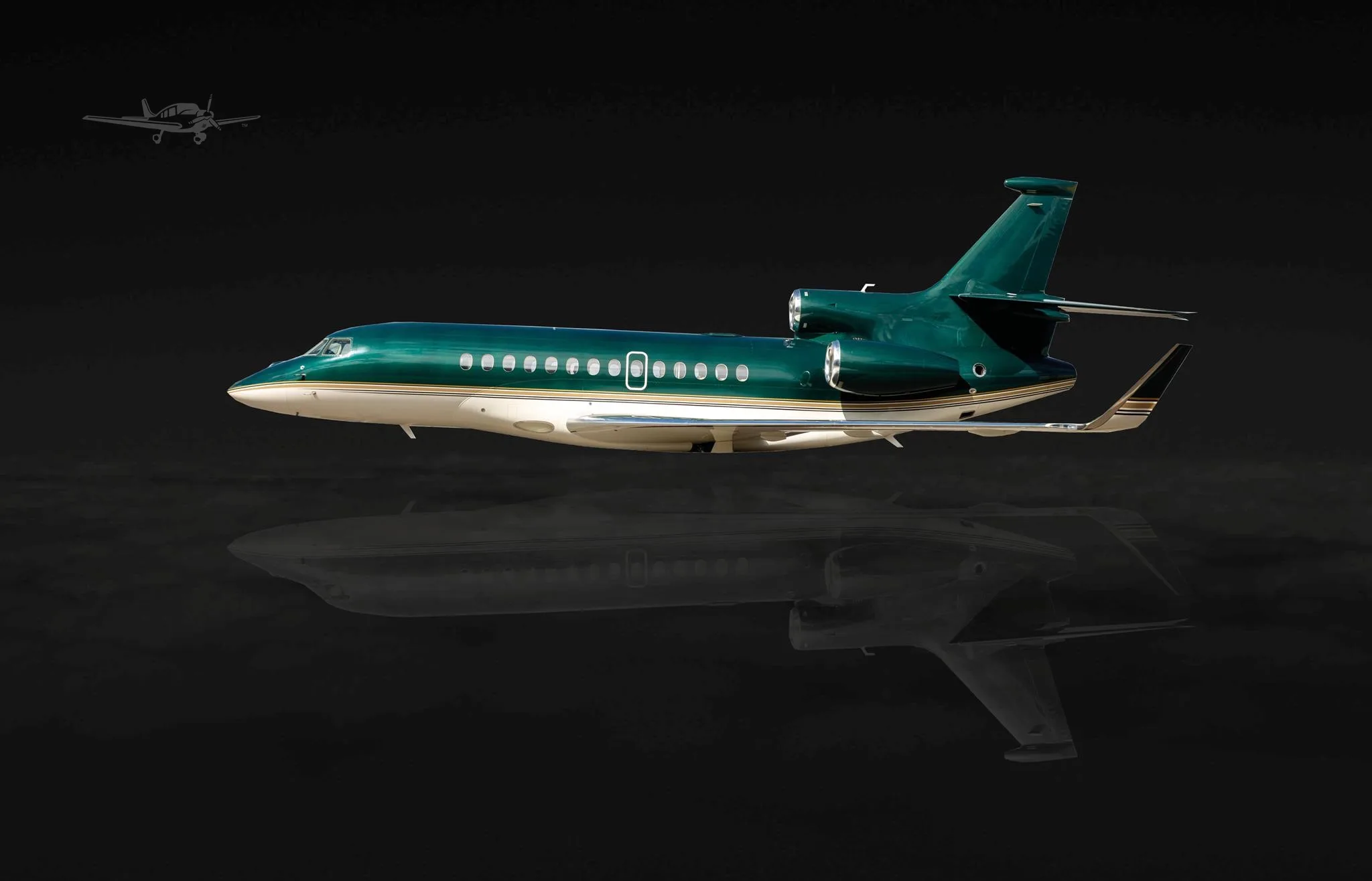 Cabin interior of a 2013 DASSAULT FALCON 7X.