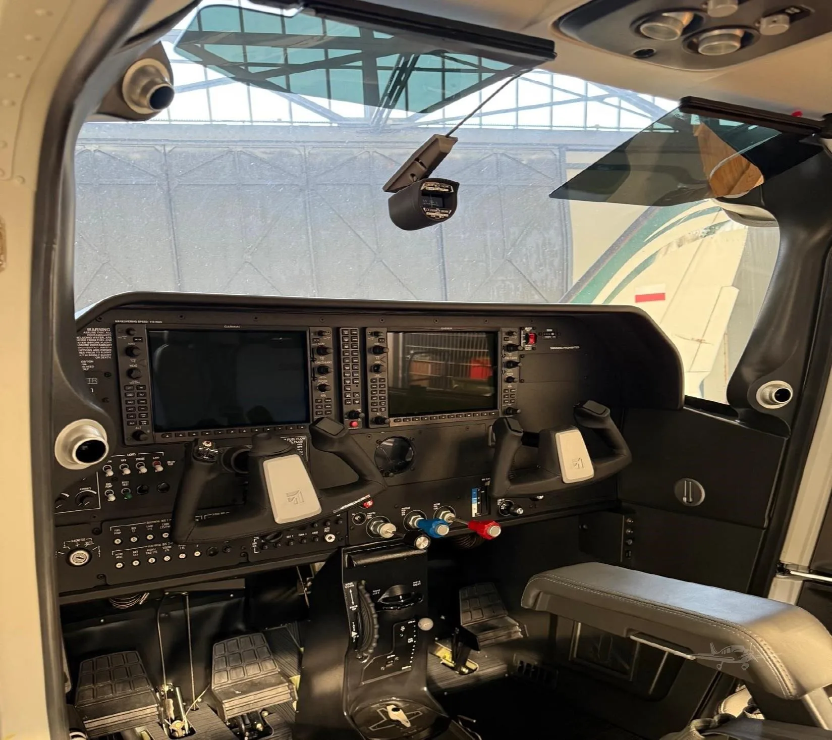 Cockpit and instrument panel of a 2025 CESSNA 182T SKYLANE.