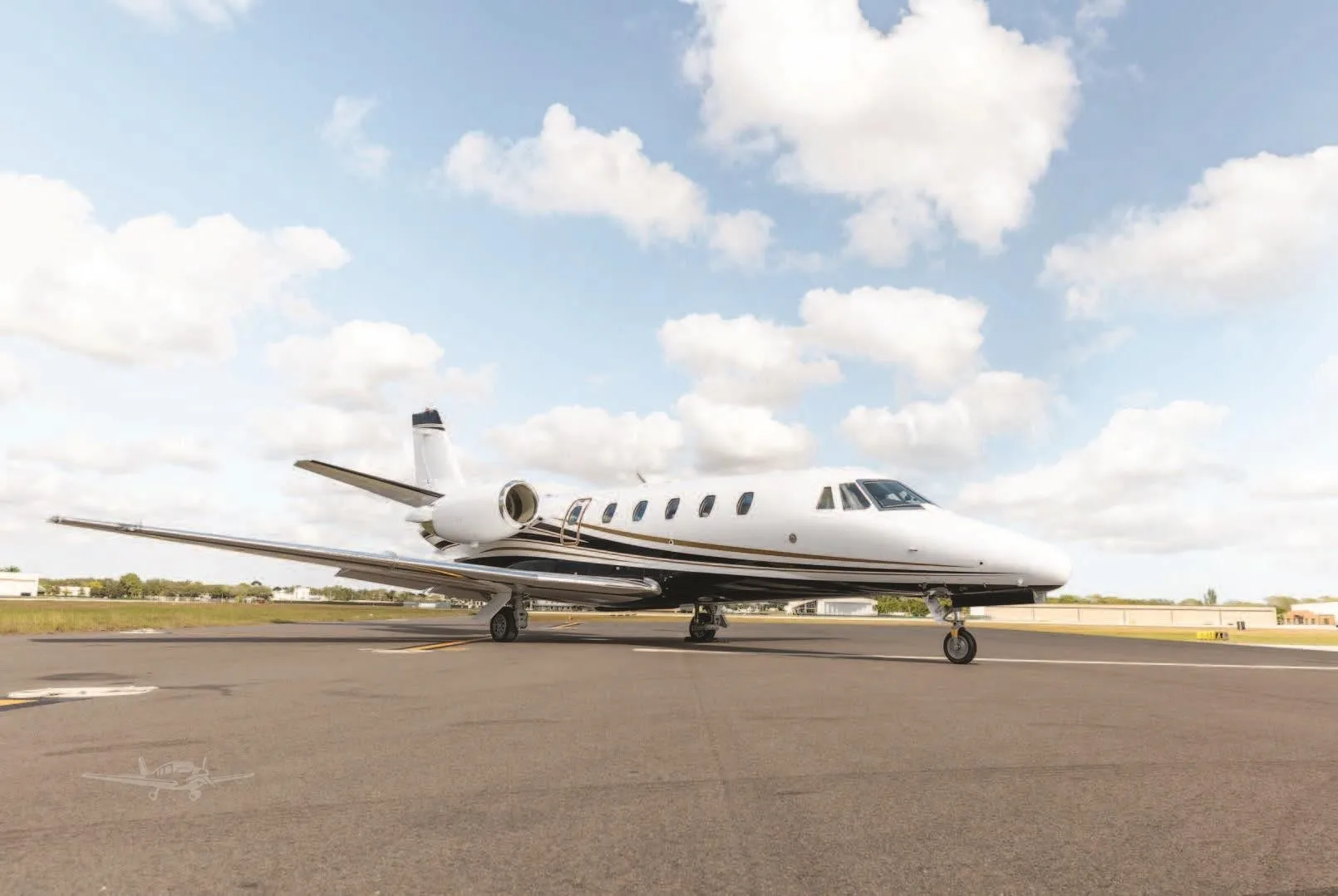 Exterior view of a 2000 CESSNA CITATION EXCEL, N135SP.