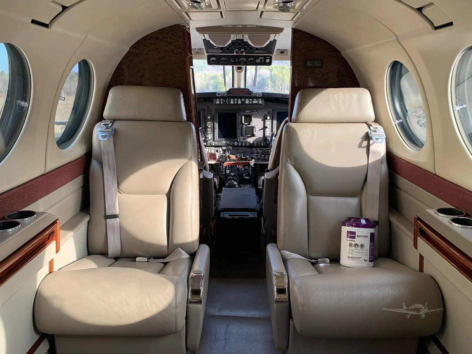 Cabin interior of a 2007 BEECHCRAFT KING AIR 350.