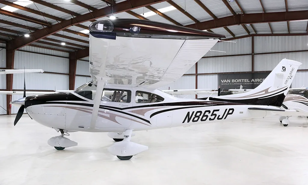 Exterior view of a Cessna T182.