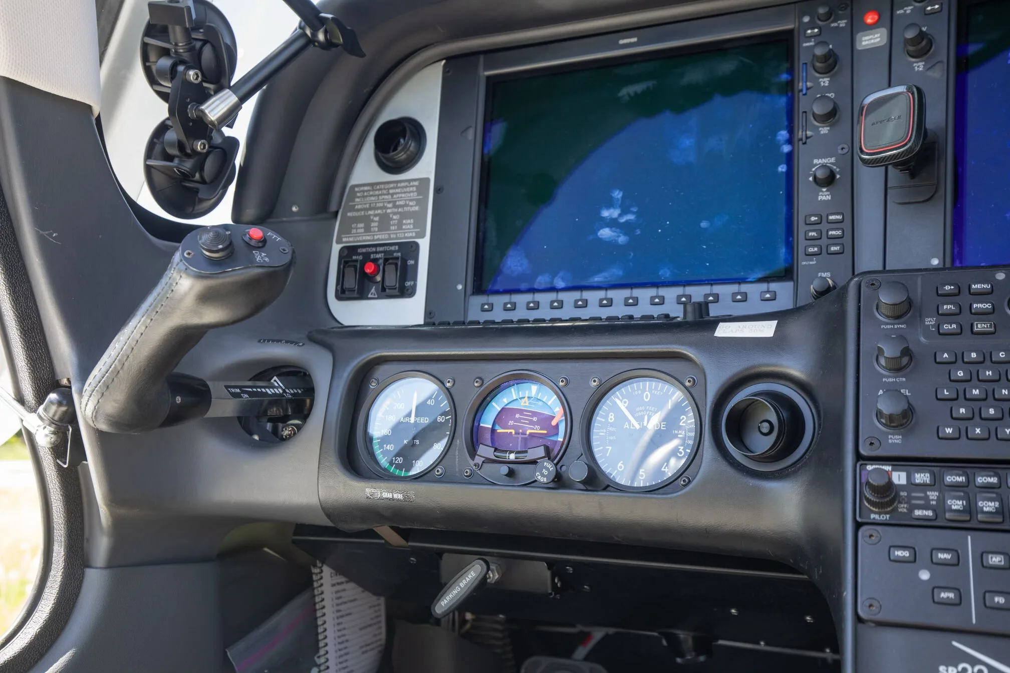 Cockpit and instrument panel of a 2011 Cirrus SR22-G3 TURBO.