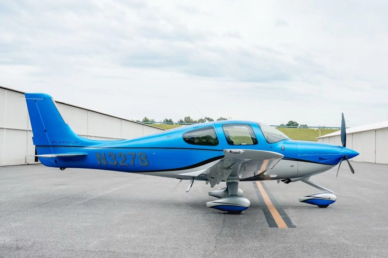 Exterior view of a 2016 Cirrus SR22T, N327B.