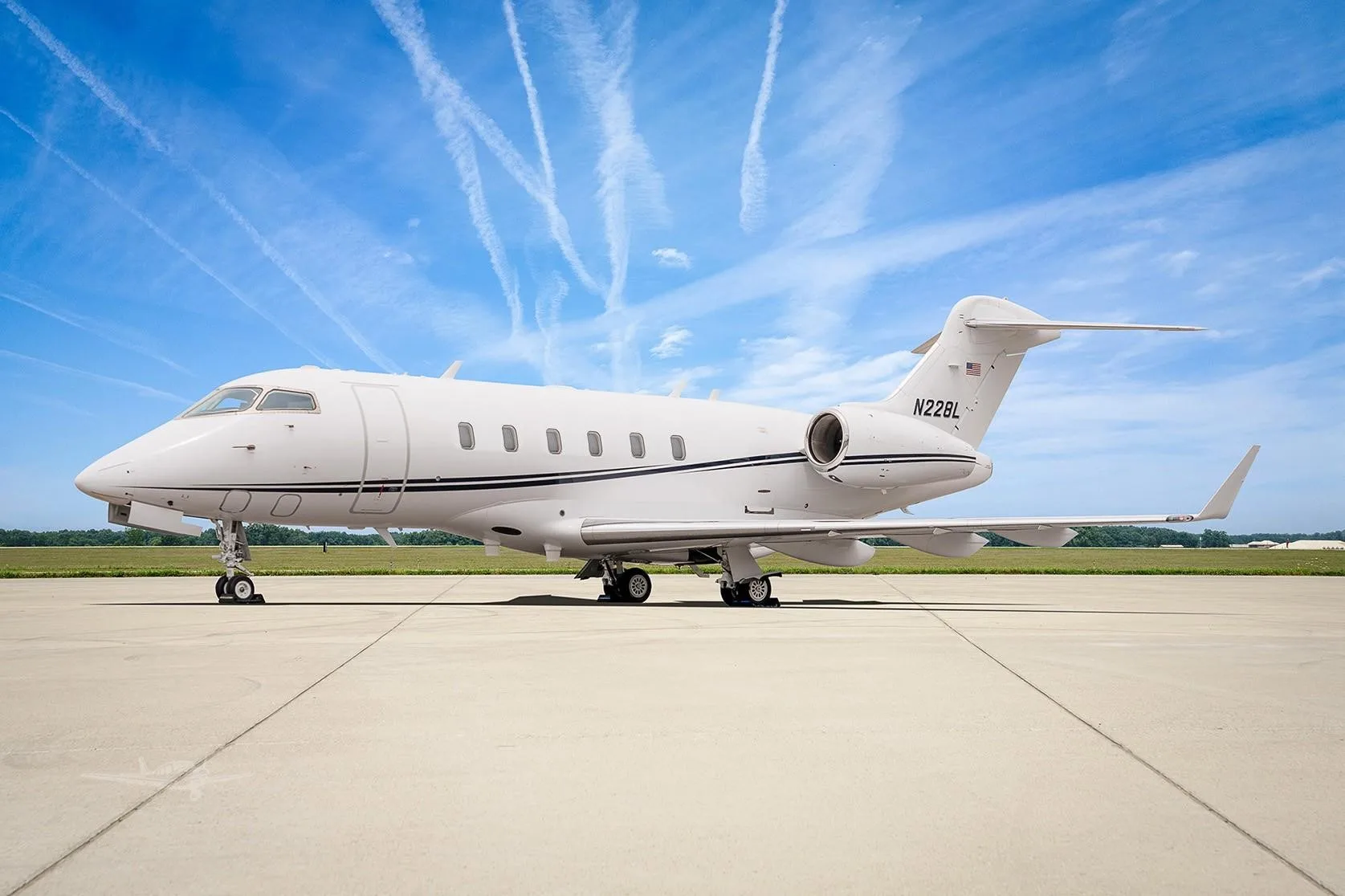 Exterior view of a 2008 BOMBARDIER CHALLENGER 300, N228L.