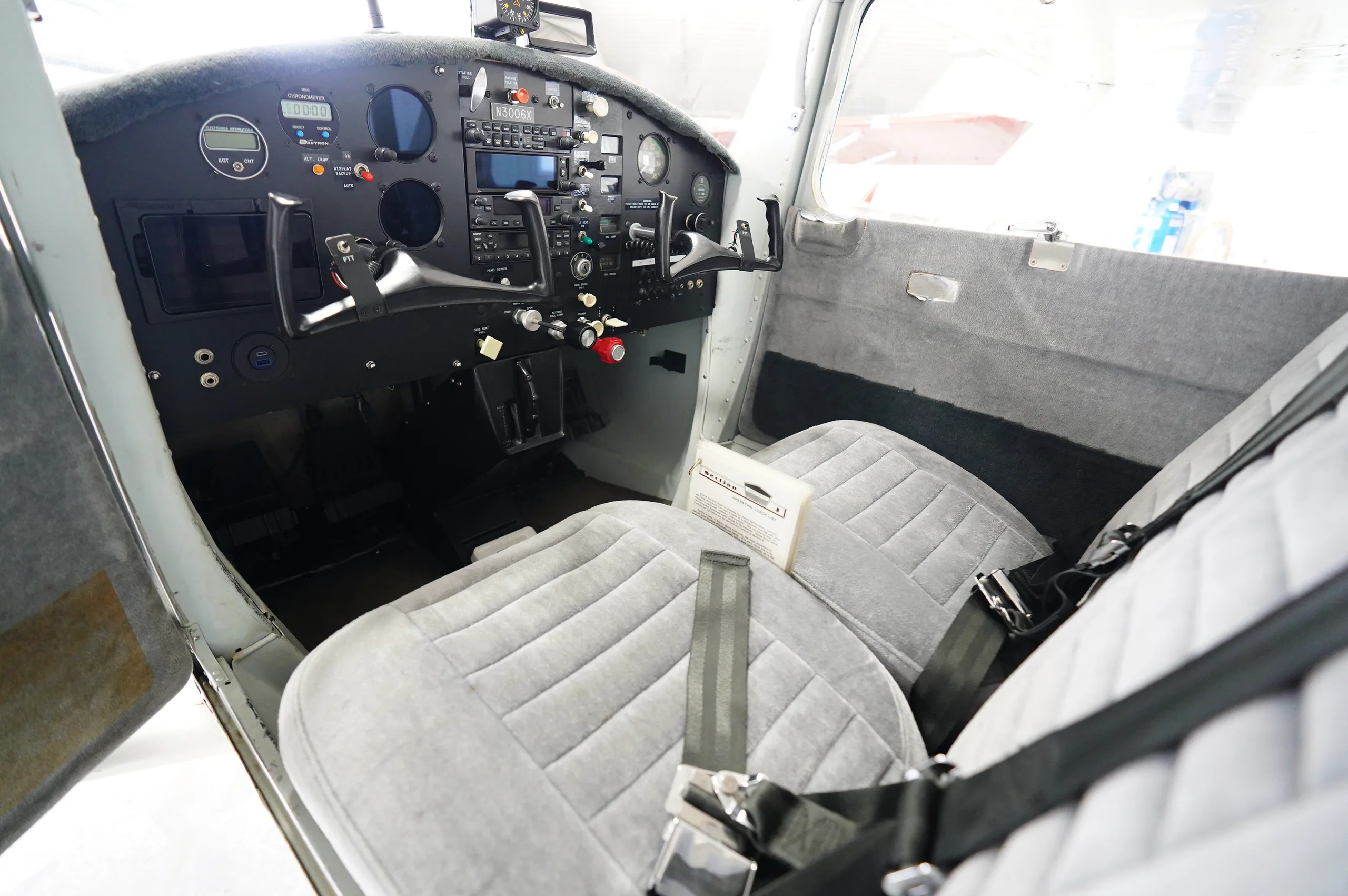 Cockpit and instrument panel of a Cessna 150F.