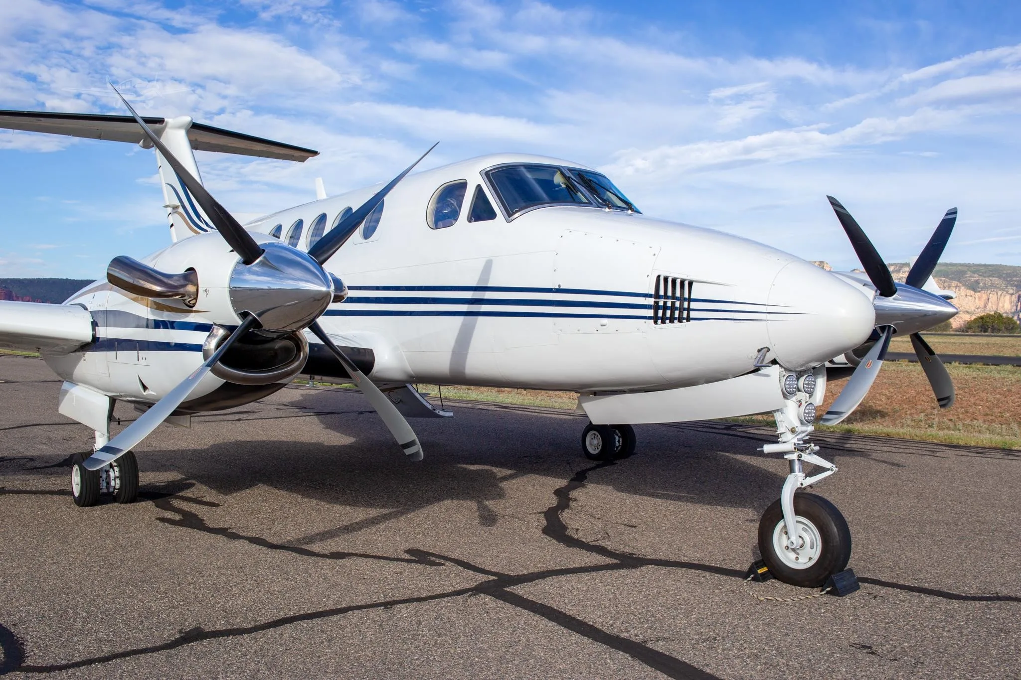 Exterior view of a 1991 BEECHCRAFT KING AIR B200, N277GL.