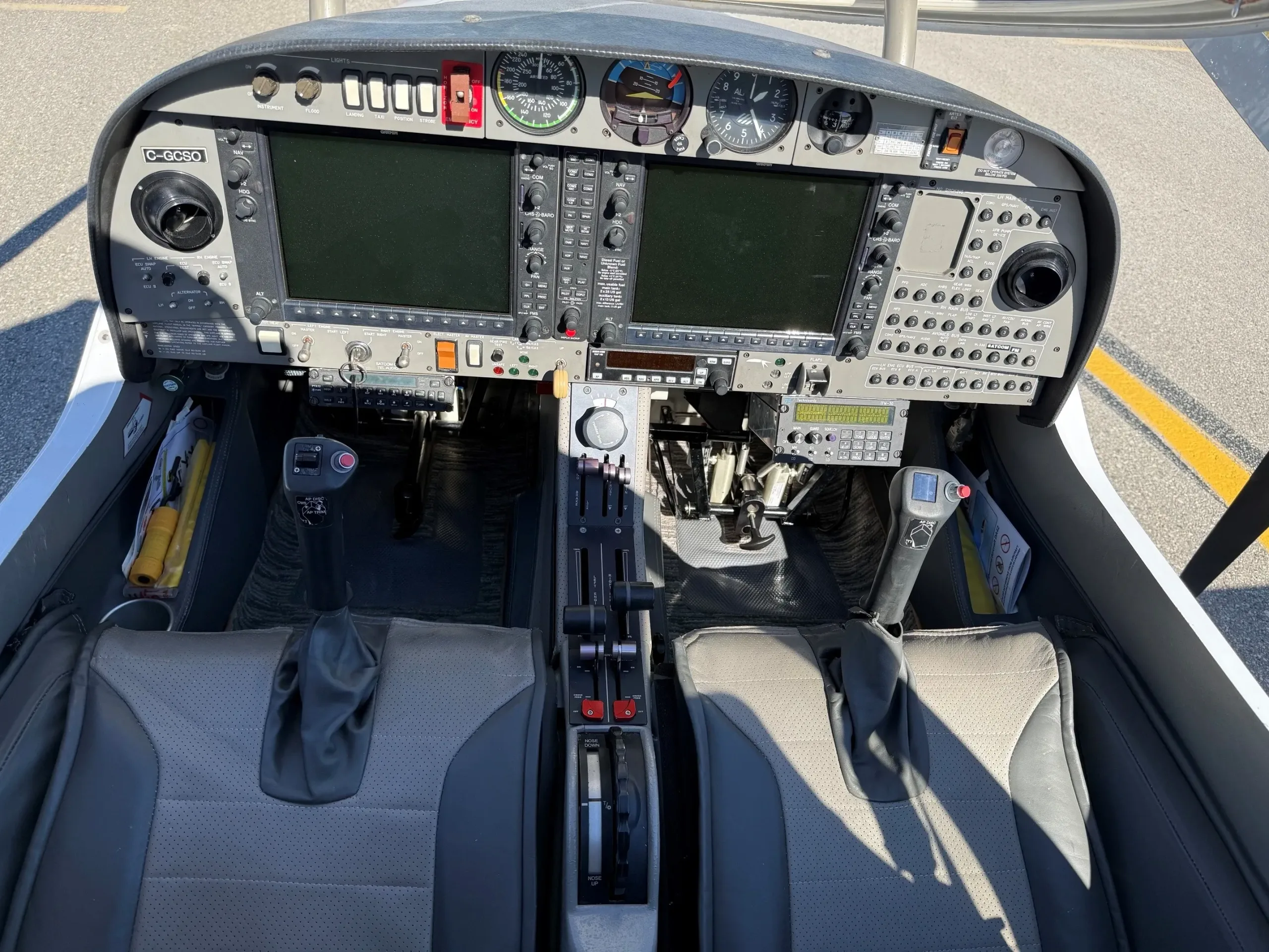 Cockpit and instrument panel of a 2004 Diamond DA.