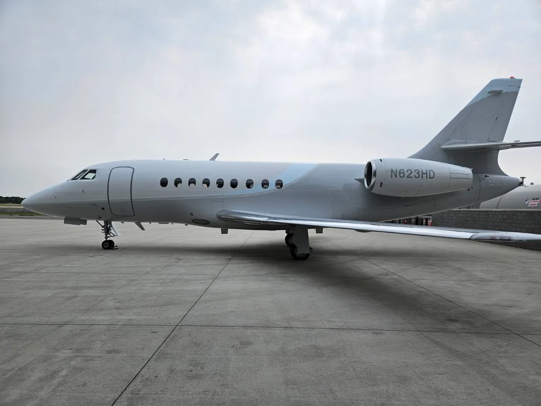 Exterior view of a 1997 Dassault Falcon 2000.