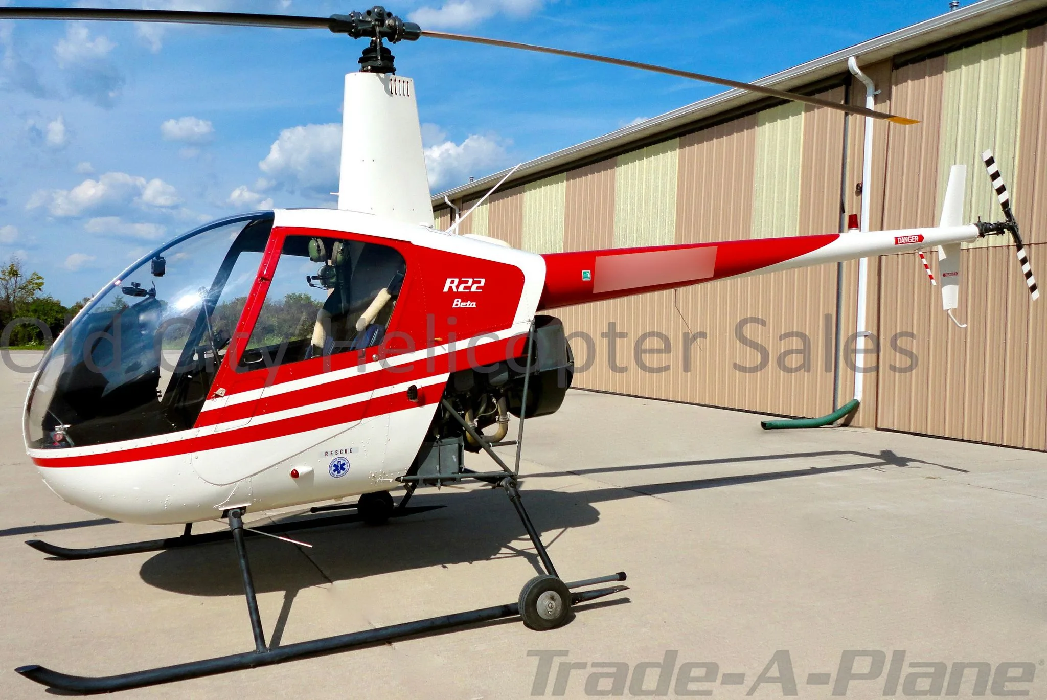 Exterior view of a 1989 ROBINSON R22 BETA.
